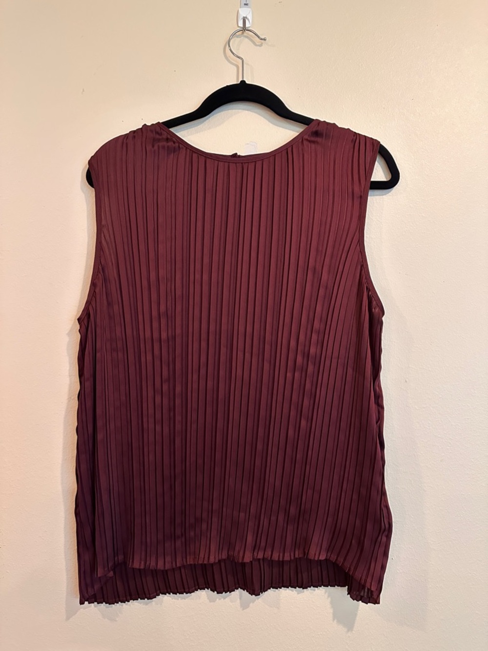 Gap Sleeveless Pleated Shell Top - Wine
